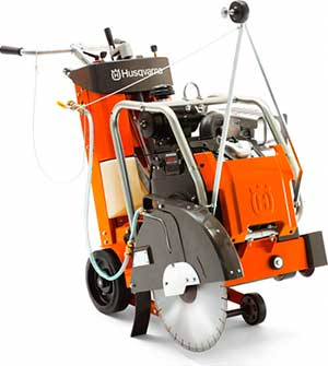 Резчик швов HUSQVARNA FS-524 в прокат в Тамбове. У нас лучшая цена за сутки! Возможность взять в аренду с выгодной скидкой до 40% при экспресс доставке 24/7. И помните, ночью стоимость еще дешевле на 30%! #арендапрокат #виброплита #выгодно